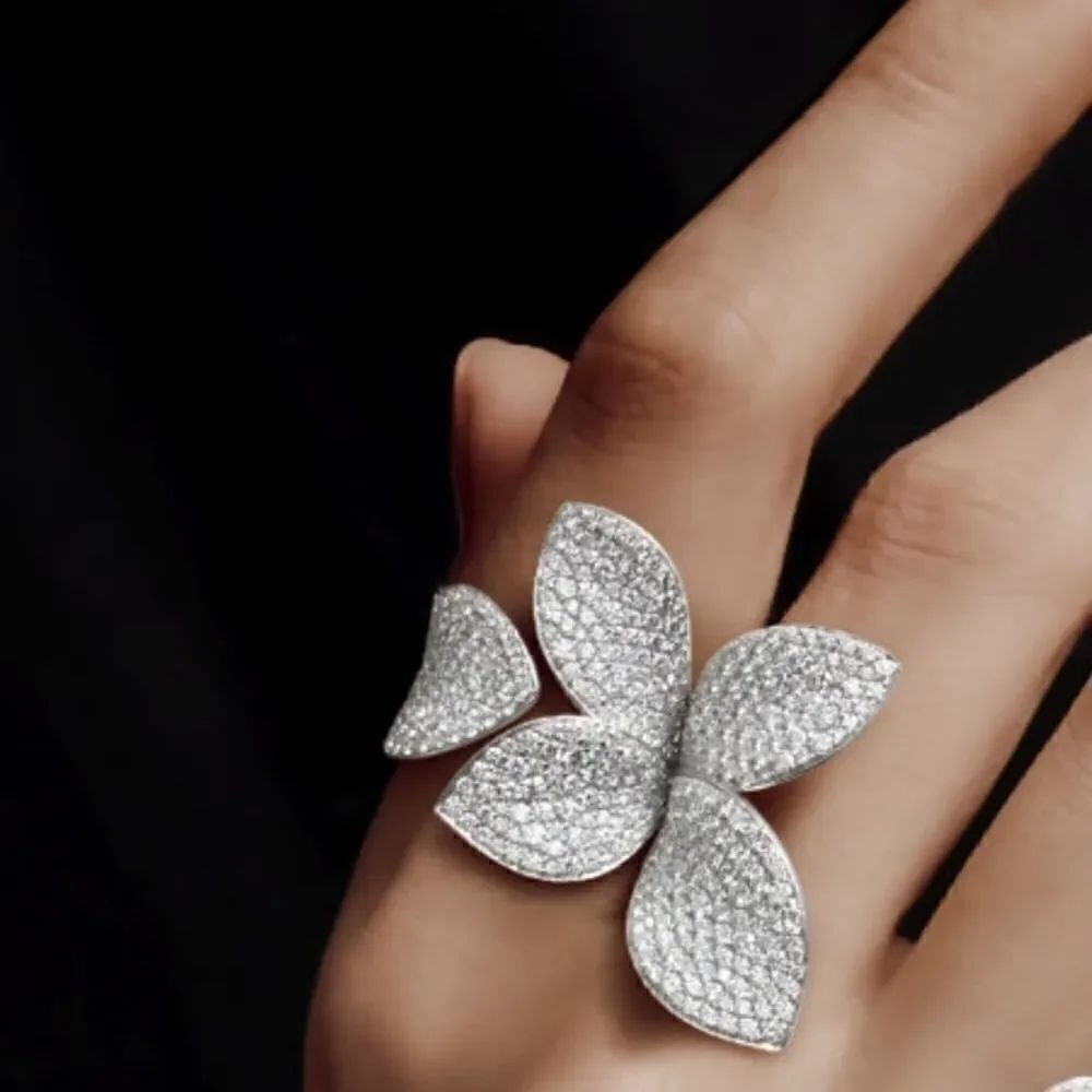 Flowerโstatement ring A565